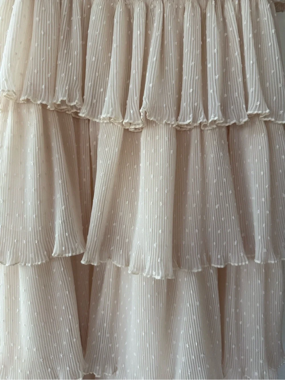 Nieman Marcus english rose flowy Tiered Micro-Dot Midi Dress ruffled layers. EUC